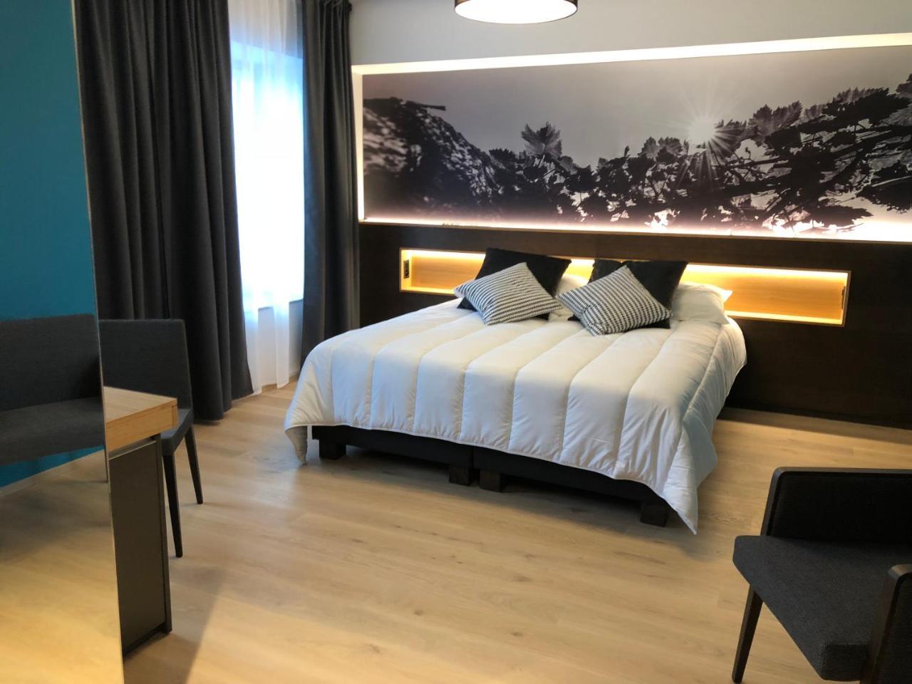 De La Tour Hotel
