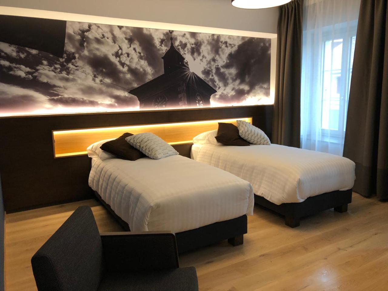 De La Tour Hotel